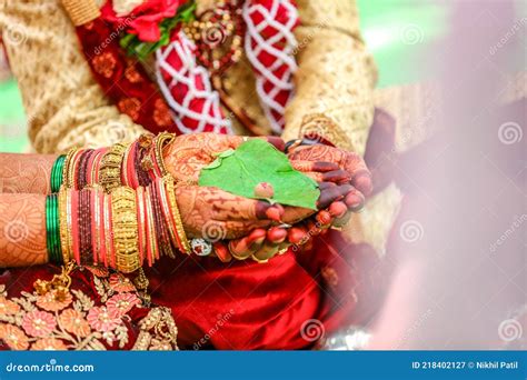 Bride And Groom Hands Indian Wedding Stock Image Image Of India