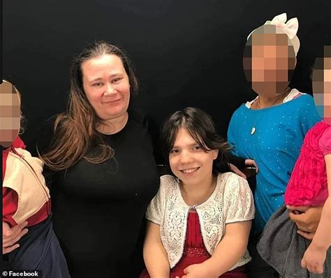 Мать из Украины стала на защиту дочери с редкой формы карликовости
