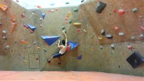 Climbing V2 Boulder At Climbers Rock Youtube