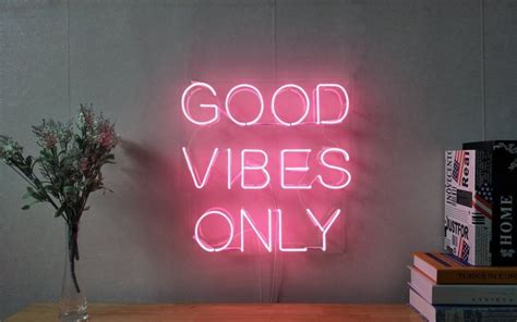 10 Neon Signs That Elevate Any Dorm Room Bar Or Store Spy