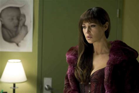 Released july 26th, 2007, 'shoot 'em up' stars clive owen, monica bellucci, paul giamatti, stephen mchattie the r movie has a runtime of about 1 hr 26 min, and received a user score of 64 (out of. Celebrities, Movies and Games: Monica Bellucci - Shoot 'Em ...