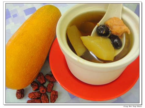 食材： 芥菜200克、番薯1个、姜1片。 调味料：盐1克。 番薯的做法： 1、芥菜洗净切段，番薯去皮切； 2、锅中加入适量清水，然后放入姜片，再放入番薯、芥菜，大火烧开后小火煮30分钟； 3、煮好后加入盐调味，盛出即可。 小贴士： 上品炖汤饭店 SIONG BEN SOUP HOUSE: 老黄瓜汤