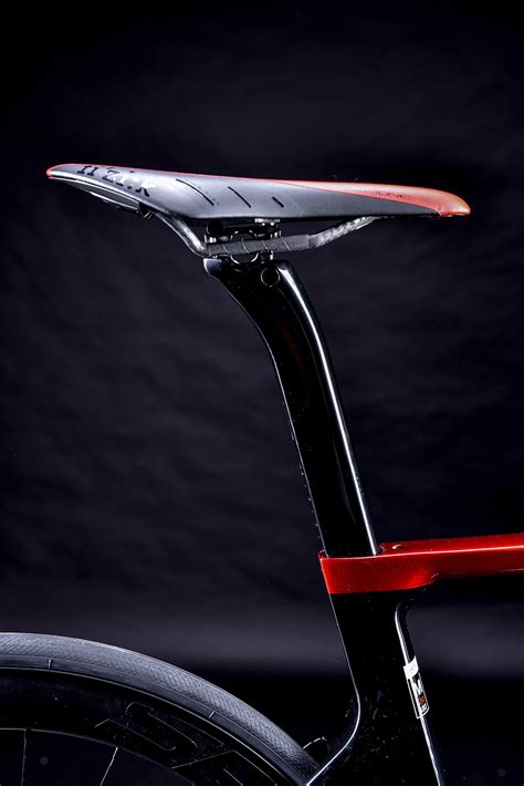 Frog Speedx Melt Smart Cycling Computer And Cable Routing Into Carbon