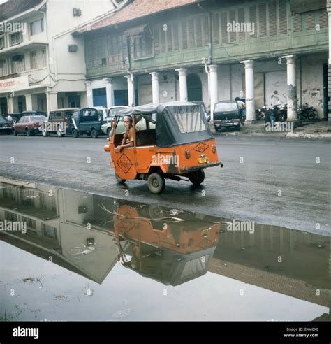 Unterwegs In Den Straßen Von Jakarta Auf Java Indonesien 1980er Jahre