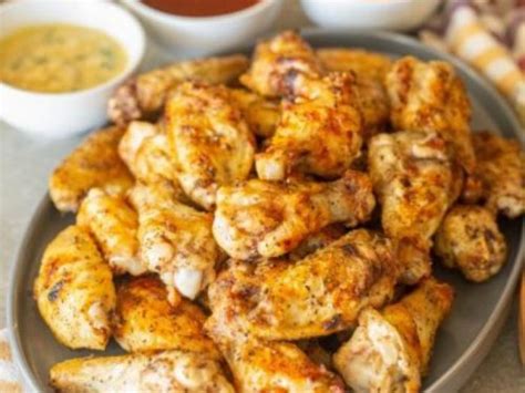 Toss wings with oil in large bowl. Costco Wings Platter - Costco Chicken Wings Platter Drone ...