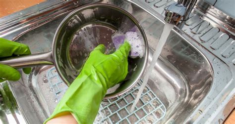 A number of variables affect shower energy consumption costs: 8 simple ways to save water | EnergyAustralia