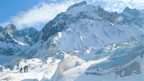 Skiing Chamonix's Vallée Blanche: What to Expect - SkiBro | Blog