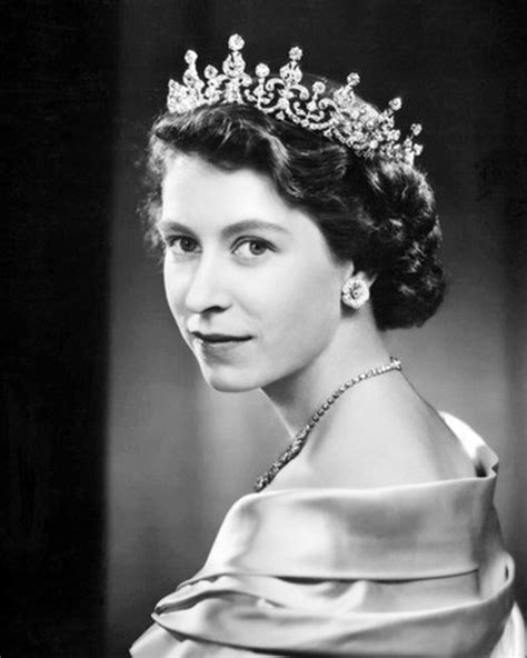 Queen Elizabeth Ii 90th Birthday Classic Portrait Photo Buy Celebrity