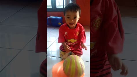 Bayi Lucu Maen Bola Youtube