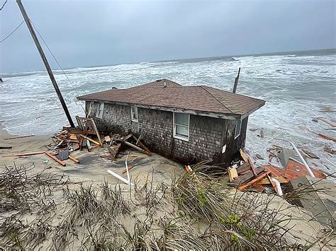 House Collapses Into Ocean On North Carolina S Outer Banks The Independent