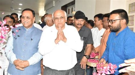 Gujarat Cm Bhupendra Patel Visits Rmc Headquarters Holds Review Meeting With Corporators