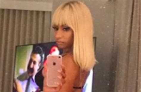 Nicki Minaj Flaunts Her Booty In Revealing Mirror Selfie Aol