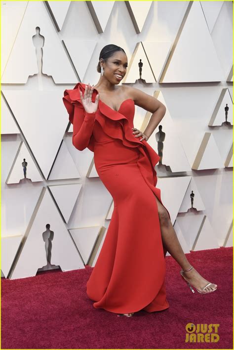Jennifer Hudson Gets Glam On The Red Carpet At Oscars 2019 Photo