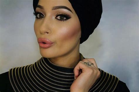 Meet Nura Afia Covergirl S First Hijab Wearing Beauty Ambassador
