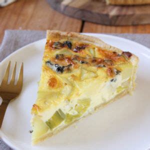 Es ist ohne viel aufwand zuzubereiten und während es im ofen gart, kann man sich eine mächtige schüssel salat dazu richten. Épinglé sur Recettes quiches, tartes salées, cakes salés...