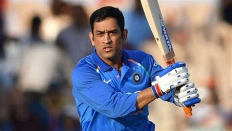 Ms Dhoni Joins Ganesh Chaturthi Celebrations Viral Video Today