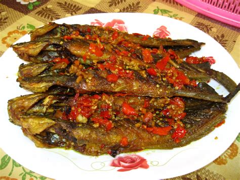 Ikan keli ni memang antara ikan yang paling menakutkan untuk orang wanita memasak. Dari Dapur Maklong: Ikan Keli Masak Sambal