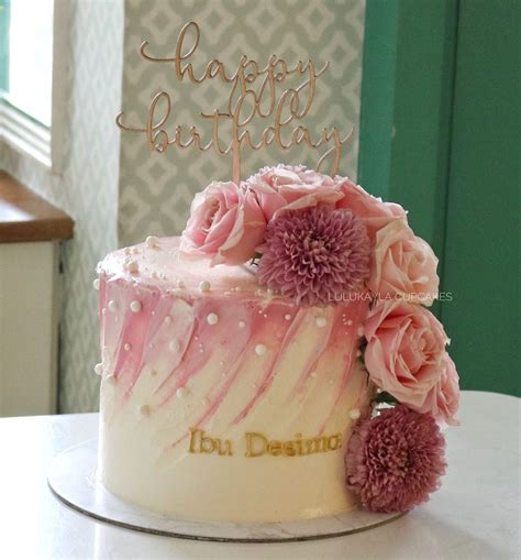 Pin By Simi Ougn On Floral Cake In With Images Elegant