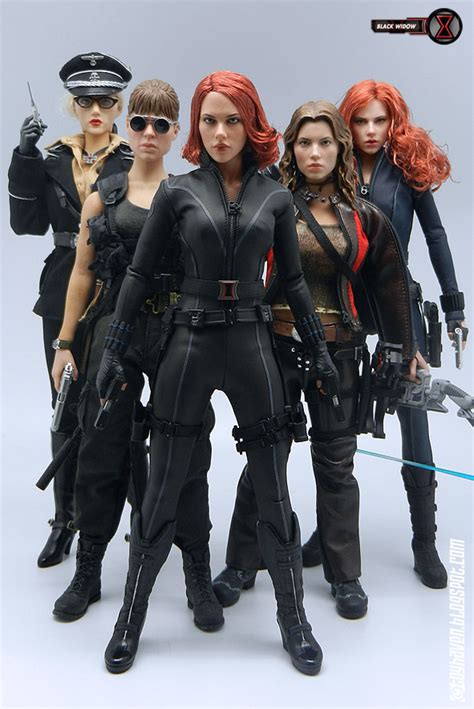 hot toys 1 6 scale female action figures group shots with scarlett johansson x 3 and others