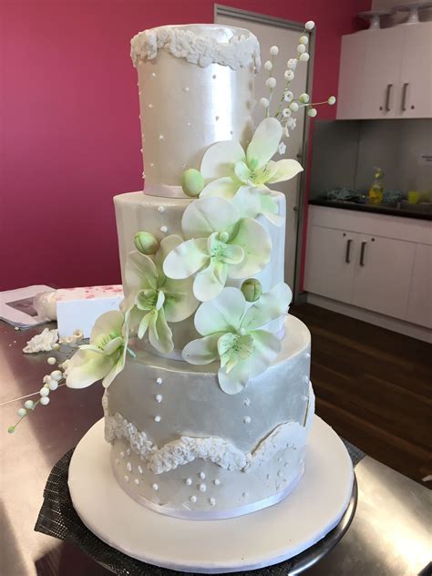 Orchid elegance | Orchid wedding cake, Orchid wedding ...