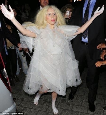 Welcome To Chikeade S Blog Photos Lady Gaga S Makes Bizarre Entrance