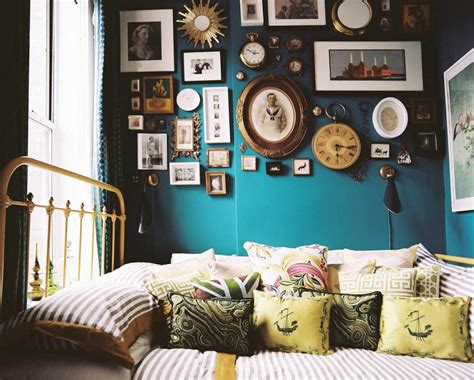 Selain harus nyaman untuk beristirahat, kebiasaan orang yang ingin selalu update di media sosial membuat desain kamar hotel kecil yang bergaya dicari orang. Inspirasi Desain Interior Gaya Boho Maskulin yang Keren ...