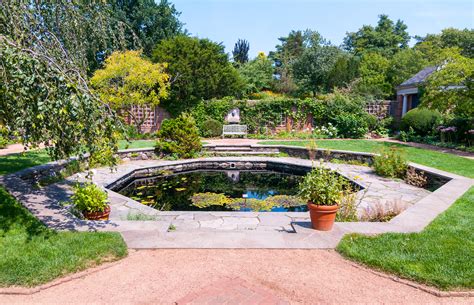 We will be photographing all areas of the garden including the aquatic gardens, the english walled garden, the circle garden, the rose garden, the sensory garden, the japanese garden to name a few. 4 Must-See Botanical Gardens in America