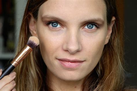 Stylish, sophisticated with a hint of a too expensive note. Tom Ford Shade and Illuminate Review