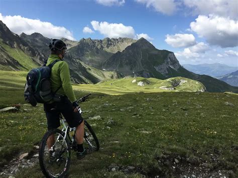 5 Tips For Mountain Biking In A Group Mysterioustrip