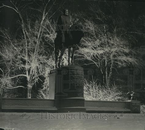 1943 Statue Of Brig General Erastus B Wolcott In Lake Park