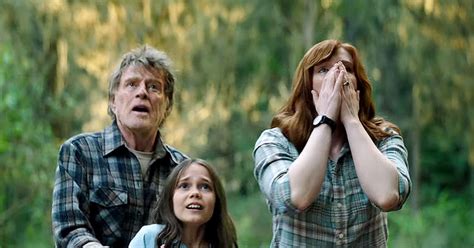 Meacham (robert redford) has delighted local children with his tales of the fierce dragon that resides deep in the. Disney Releases Magical 'Pete's Dragon' Trailer: Video ...