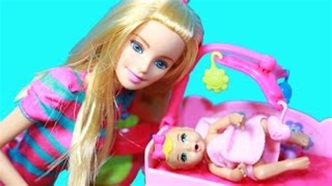Barbie Babysitter Toy Review Drink Wet Pee Baby Diaper Girl Feeding