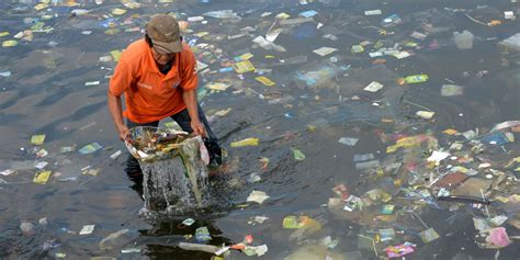Worlds Oceans Clogged By Millions Of Tons Of Plastic Trash