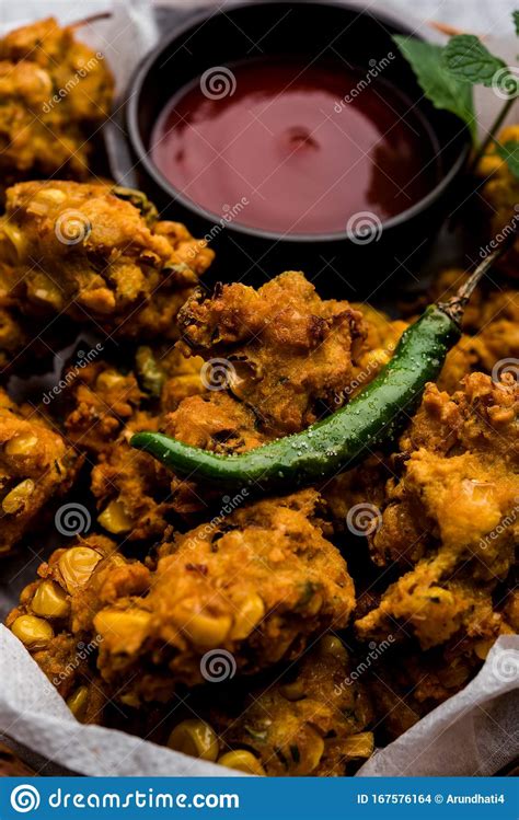 Crispy Corn Pakorapakoda Bhajji Bhaji Bajji Oder Pattice Serviert