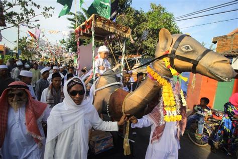 Pawai Maulid Nabi Di Surabaya Antara Foto