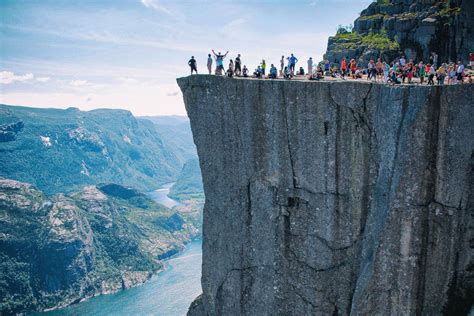 How To Hike To Pulpit Rock In Norway Earth Trekkers