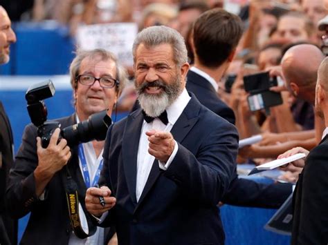 Venice Film Festival Hacksaw Ridge Reviews Strong For Mel Gibson Film