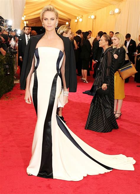 Charlize Theron In A Gorgeous Strapless Dior Haute Couture White Crepe