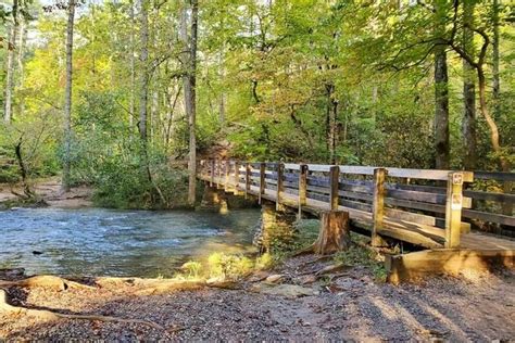 The Cades Cove Waterfalls Hike Is Abrams Falls Trail ⛰🐻 Smoky