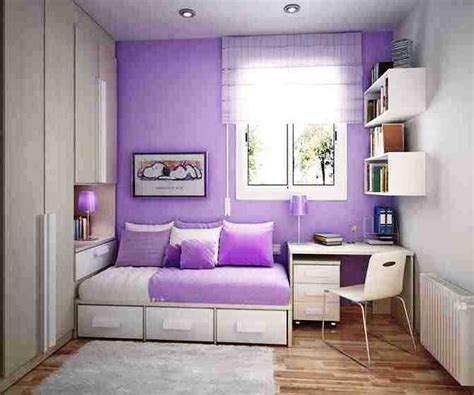 Warna cat kamar tidur dengan palet biru dapat memberikan kecerahan dan kesan luas ke dalam ruangan yang berukuran kecil. Warna Cat Kamar Tidur Ukuran Kecil - Berbagai Ukuran