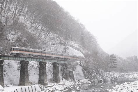 雪景色のキハ85系特急ワイドビューひだを撮りました。 春日井駅鉄ちゃん