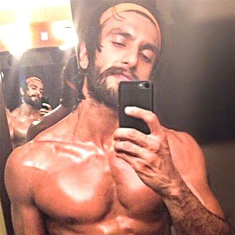 Cowabunga Ranveer Singh Flaunts His Chiselled Body As He Beefs Up For Simmba Bollywood News