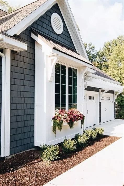 Greige paint colors are a combination of beige and grey and are the perfect choice if you're looking for a neutral paint these are some of the best farmhouse paint colors to acheive that modern farmhouse or fixer upper style! 50+ gorgeous cottage house exterior design ideas for 2019 ...