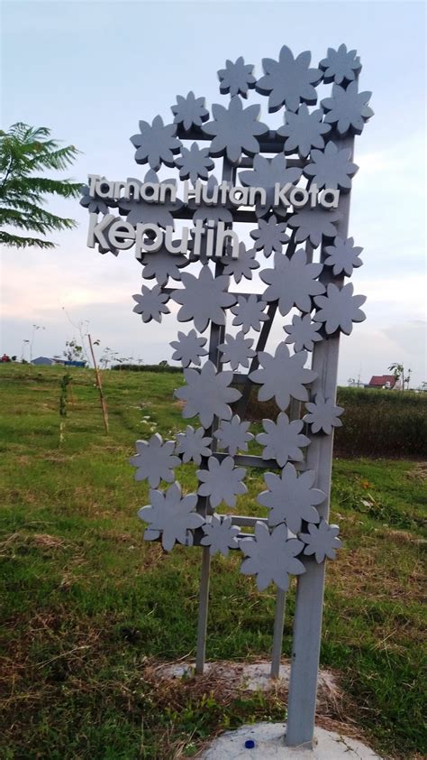 Selamat datang di citra florist. Wisata di Surabaya - Taman Bunga Sakura Keputih ~ Haya_zone