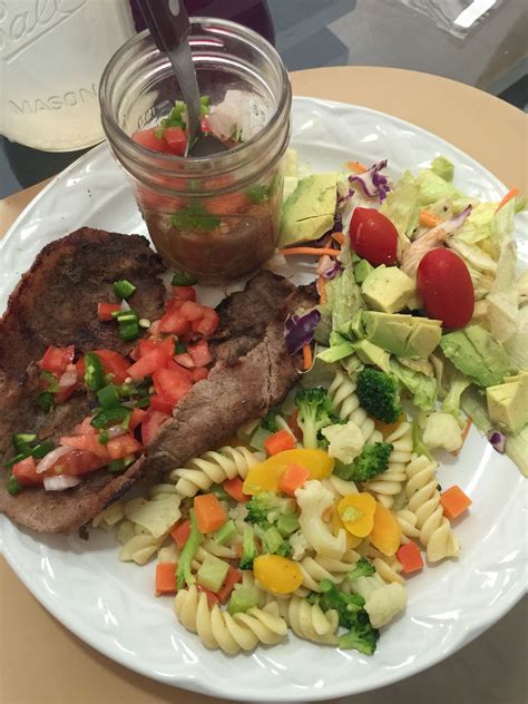 *la información y consejos citados de la revista: Carne a la plancha, fusilli con verduras y ensalada verde ...