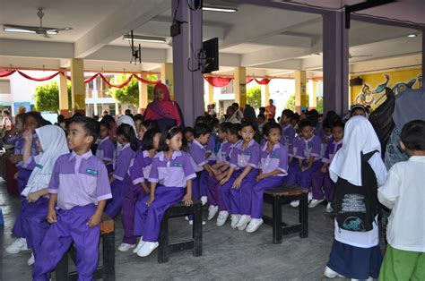 Teks ucapan perasmian speakers corner yang berbahagia. Ucapan Perasmian Hari Graduasi Tahun 6 - Contoh Cing