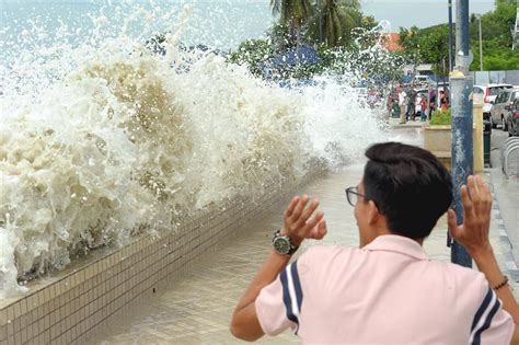 In penang, 52 people had died, 12 in kedah died, 3 in perak died, and 1 in selangor died. Giant waves batter seafront in Penang | The Star