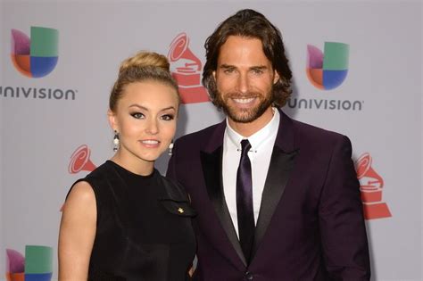 Orice upload neautorizat al acestui videoclip este ilegal si poate fi raportat oricand la youtube. Pro2 - Sebastian Rulli si Angelique Boyer, super romantici ...
