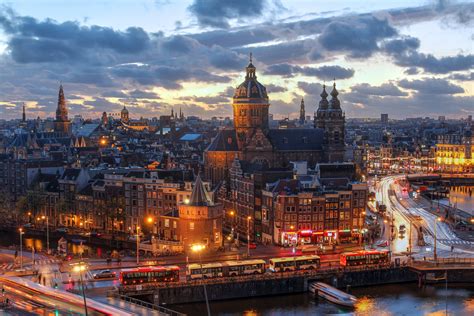 Auf amsterdam sehenswürdigkeiten findet ihr die schönsten sehenswürdigkeiten und spannendsten orte in amsterdam, mit vielen insidertipps und imformation. Sehenswürdigkeiten in Amsterdam - Top 15 sehenswerte Orte ...
