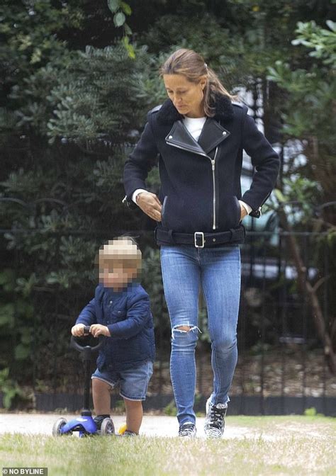 Oktober 2018 brachte sie einen sohn zur welt. Pippa Middleton puts on a casual display with son Arthur ...